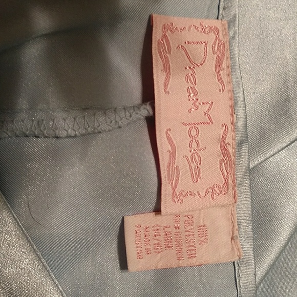 Matching Nightgown & Robe initial L - Picture 3 of 8